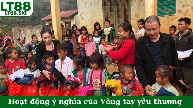 Hoạt động ý nghĩa của Vòng tay yêu thương LT88